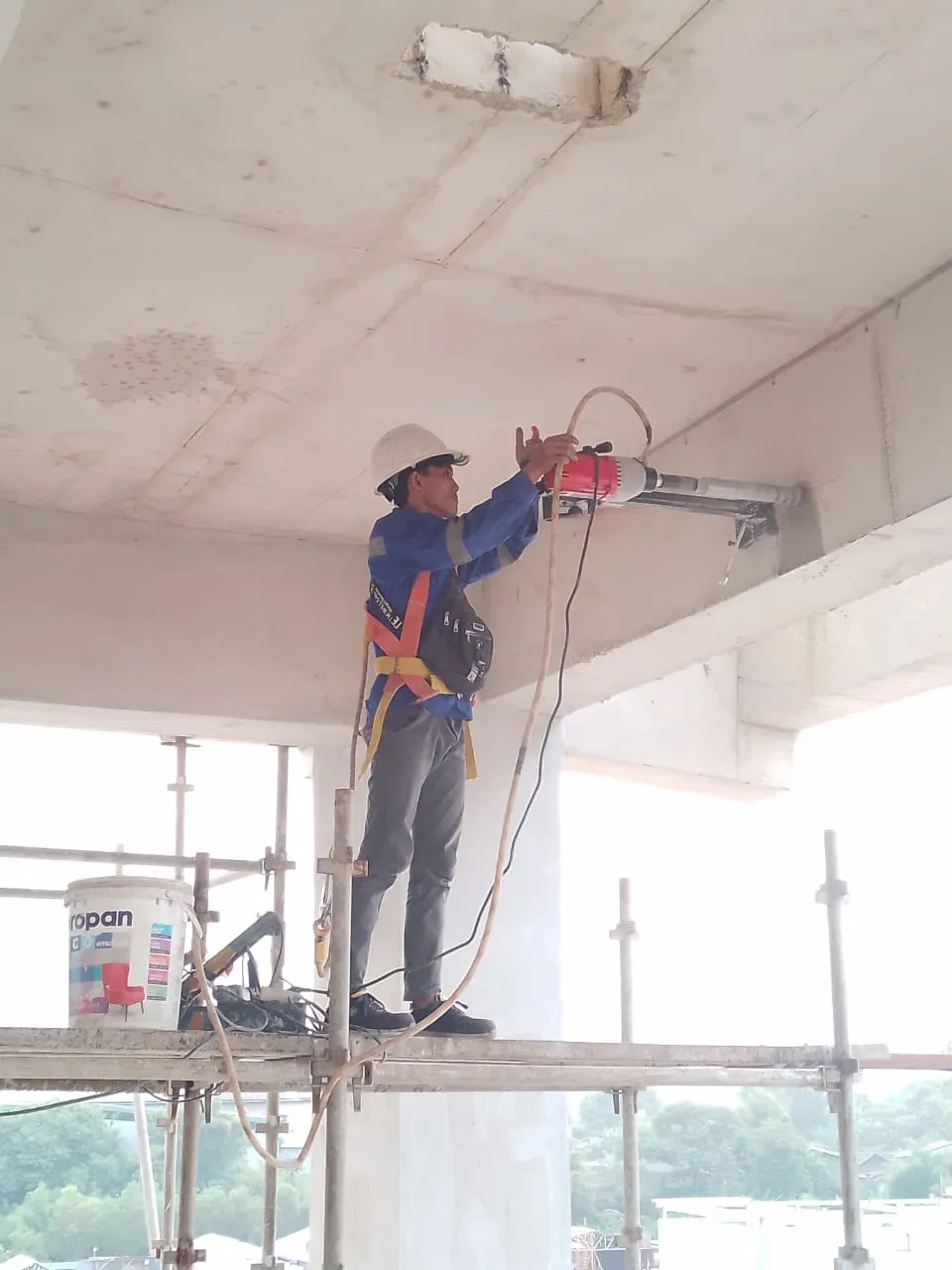 Menembus Beton Tanpa Retak: Mengenal Jasa Coring Beton Profesional
